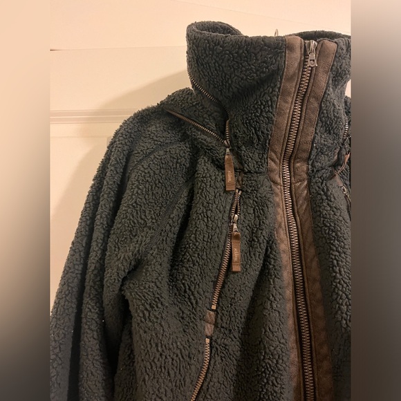 Kuhl women’s jacket - Picture 2 of 5